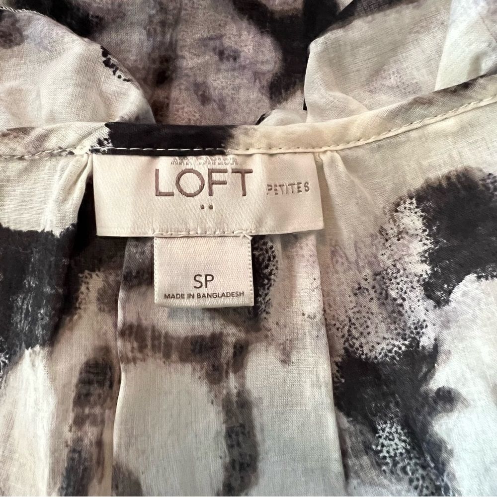 ‎3 for $30! Loft pattern sheer tank top - Picture 2 of 8